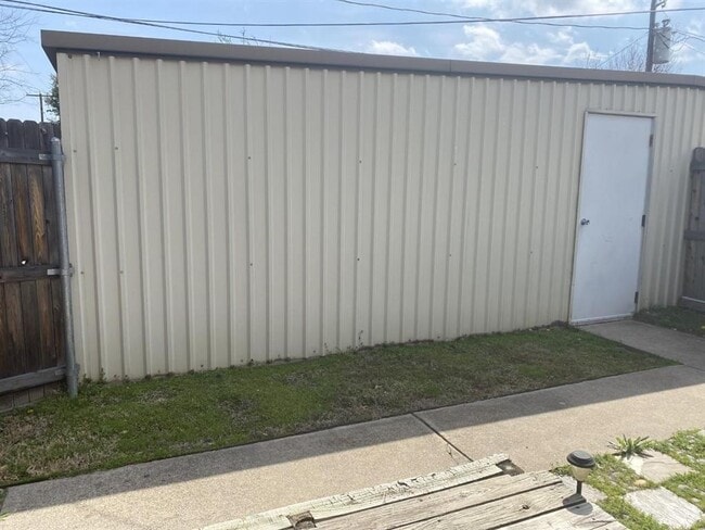 Building Photo - 5730 Cancun Dr