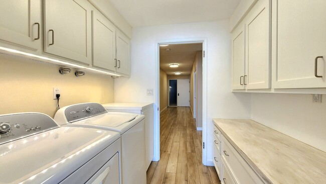 Building Photo - 2 Bedroom Condo in Mukilteo Available Now!