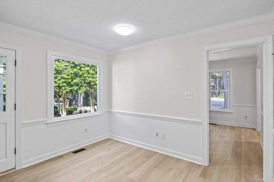 Building Photo - 623 Elmwood Ct