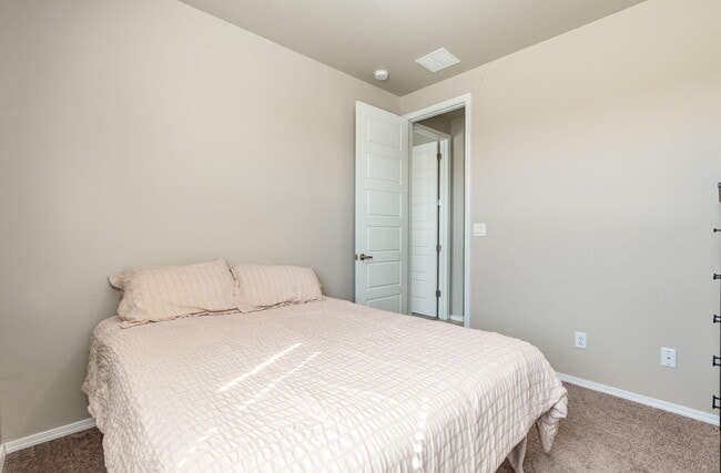 Building Photo - 2313 Melon Ridge Loop NE