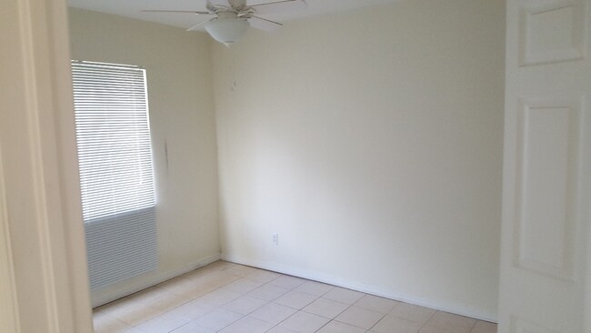 Building Photo - Affordable 3 bedroom 2 bath 1 car garage d...