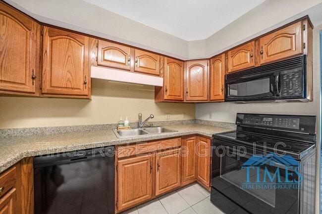 Building Photo - 220 Westridge Pl N