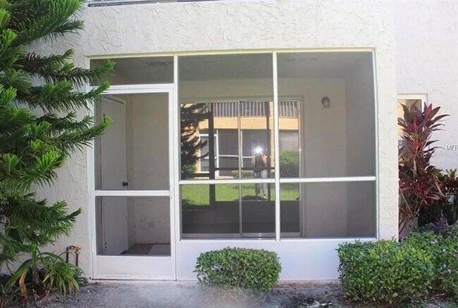 Building Photo - 353 S McMullen Booth Rd