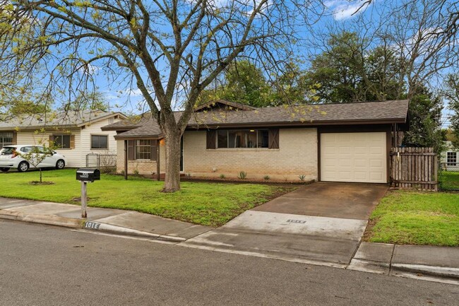 Building Photo - 101 E Crestland Dr