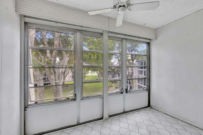 Building Photo - 9300 Lime Bay Blvd