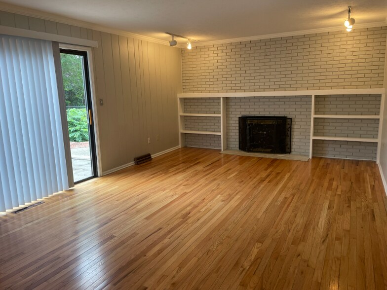 Building Photo - 3281 Smiley Rd