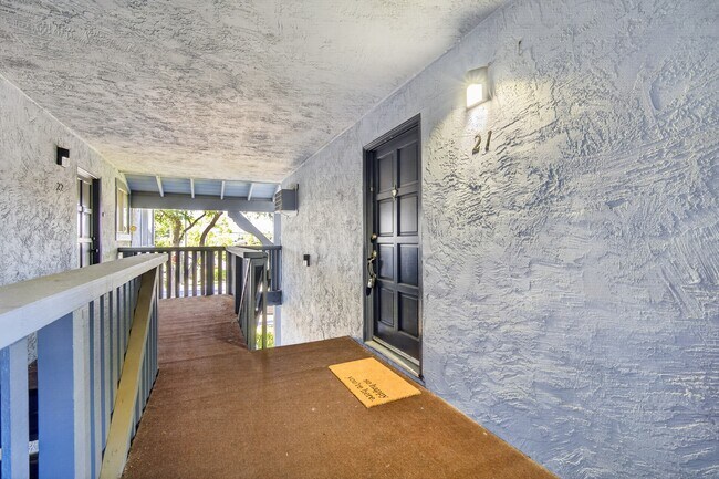 Building Photo - 835 Bing Dr