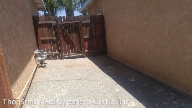 Building Photo - 2 br, 1 bath House - 655 E. WILLIAMS STREET