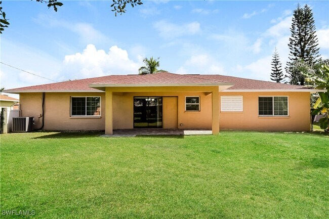 Building Photo - 1326 SW 10th Pl
