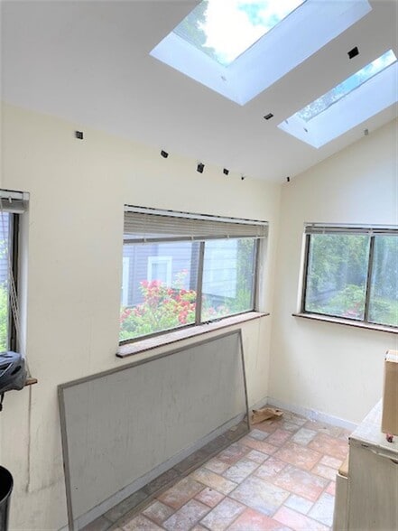 Building Photo - 61 6th St