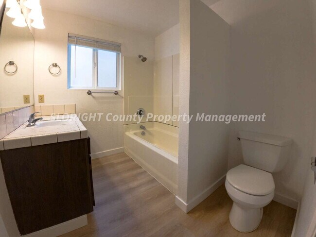 Building Photo - AVAILABLE NOW- Downstairs Paso Robles Apartment - 2 Bedroom 1 Bathroom