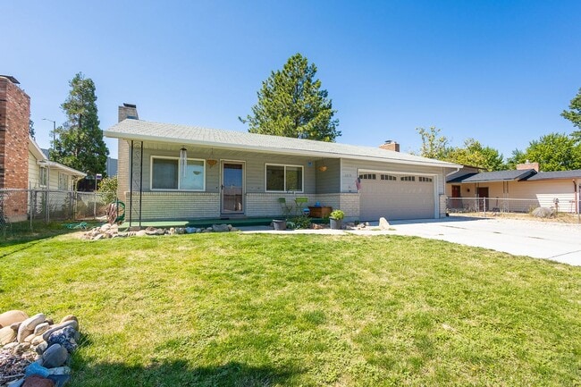 Building Photo - Central Single Family Home