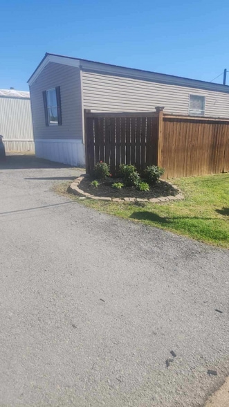 Primary Photo - 1716 E Market Ave