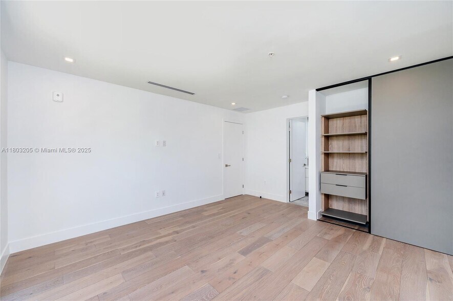 Building Photo - 204 Sunrise Dr