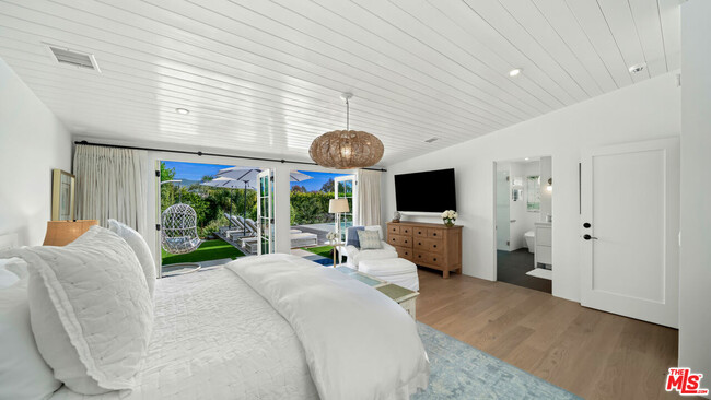 Building Photo - 6540 Dume Dr