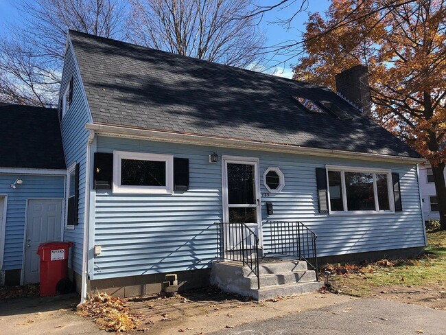 Primary Photo - 3 Bedroom Apartment in Burlington VT Avail...
