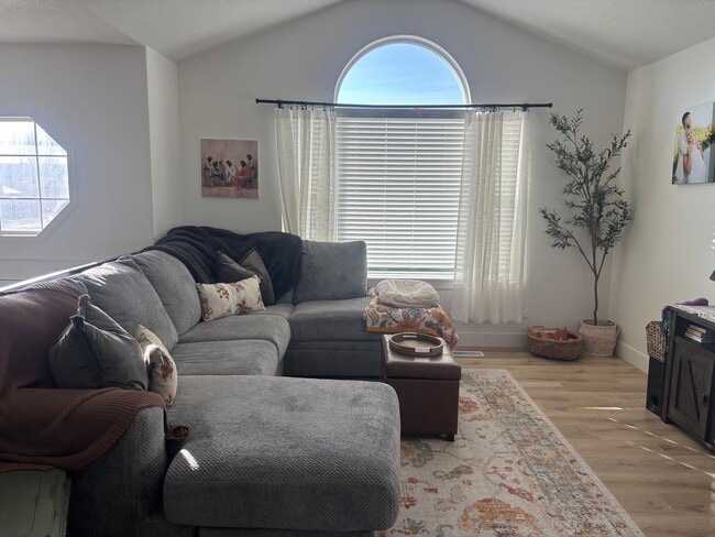 Building Photo - Beautiful remodeled home with fenced backyard and 2 car garage