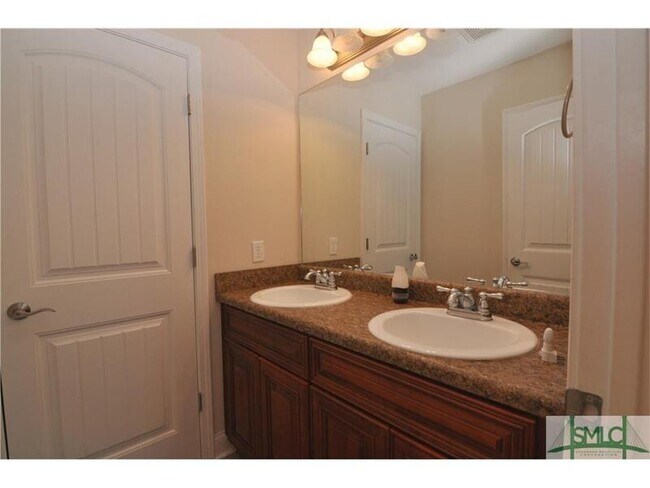 Building Photo - 165 Butler Dr
