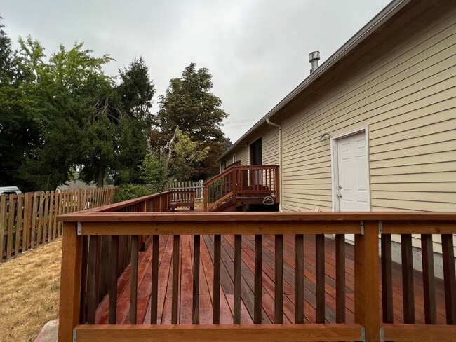 Building Photo - Outdoor Oasis: Charming 3 Bed 2 Bath House!