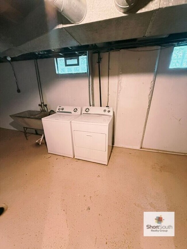 Building Photo - Updated 3 bed 1.5 bath Single Family Home in