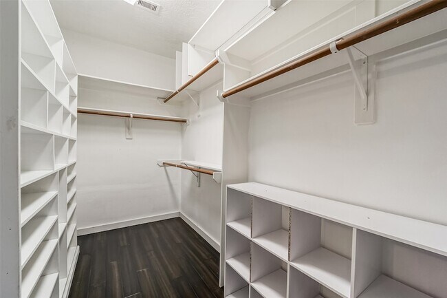 Building Photo - 8111 Edenwood Dr