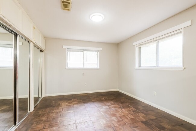 Building Photo - 200 Montrose Cir