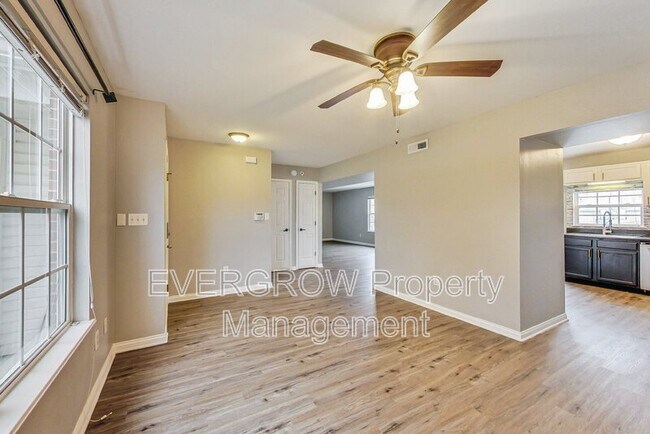 Building Photo - 1115 Spend a Buck Ct
