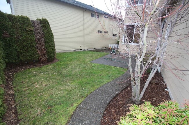 Building Photo - 4 BEDROOM WOODBRIDGE REDMOND HOME FOR RENT...