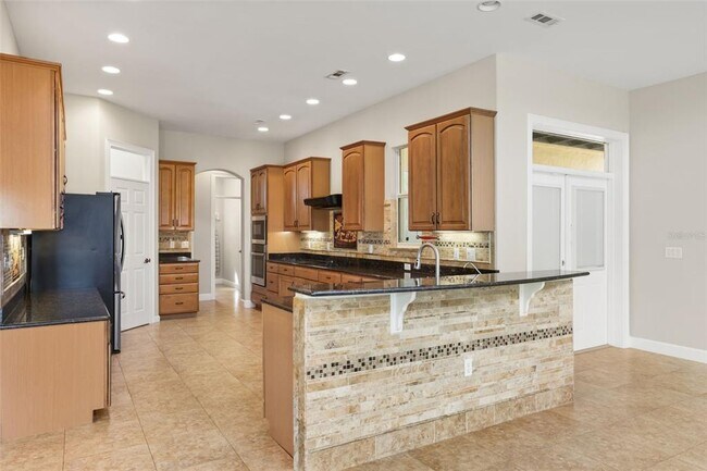Building Photo - 5554 Palm Lake Cir