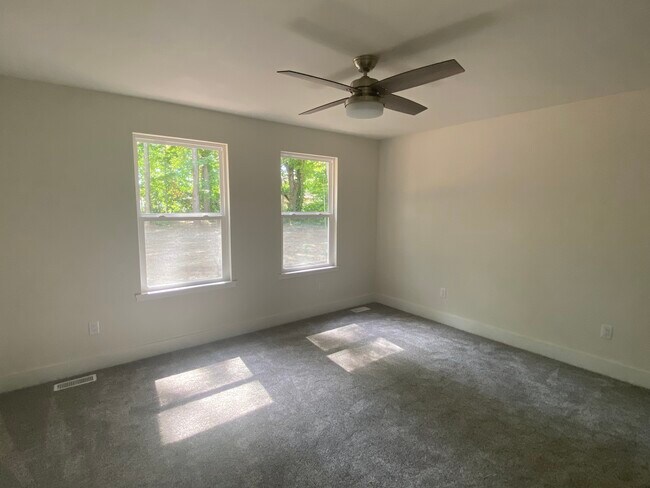 Building Photo - 9453 Shady Dr