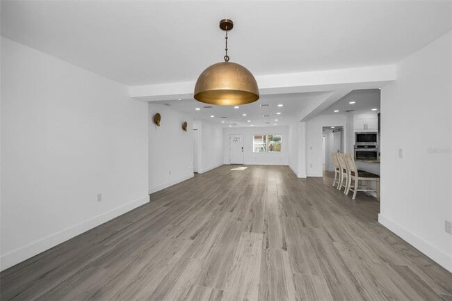 Building Photo - 14125 N Bayshore Dr