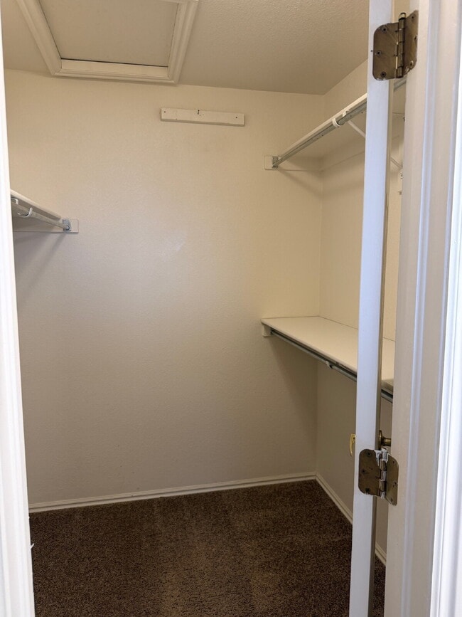 Building Photo - "Charming Thornton Retreat: Spacious 3-Bed, 3-Bath Home with 1,859 Sq Ft of Comfort!"