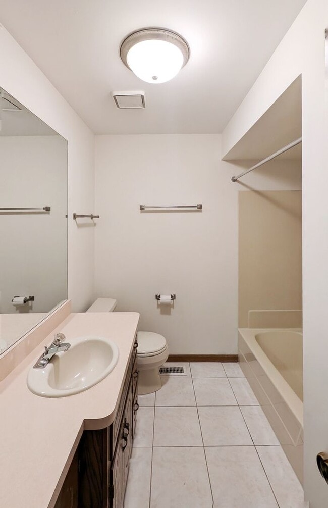 Building Photo - 600 Crescenzo Ct