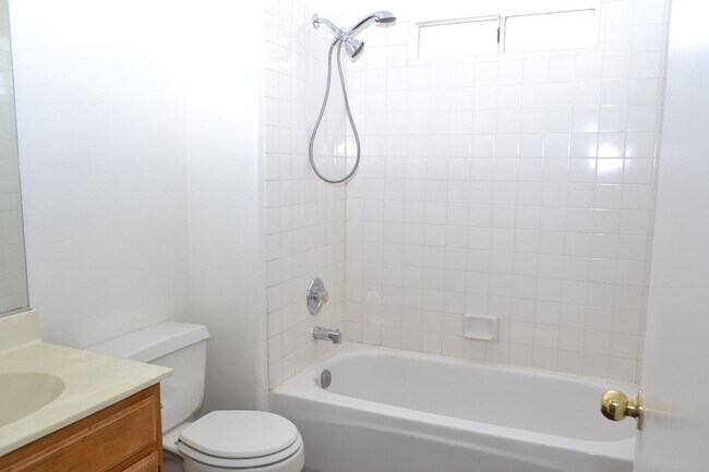 Building Photo - COZY 2 BEDROOM AND 2 FULL BATH CONDO IN SP...