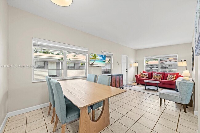 Building Photo - 1125 NE 5th Ave