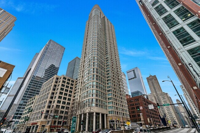 Building Photo - 345 N LaSalle St