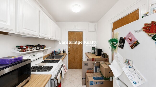 Building Photo - 15 Governors Ave