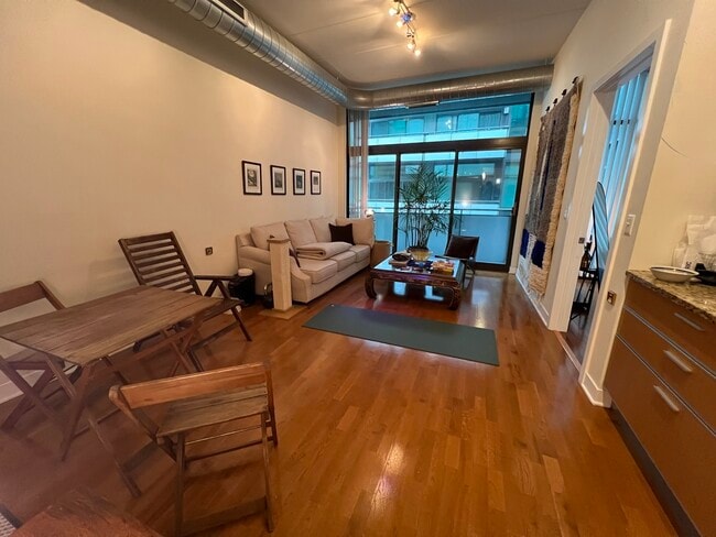 Building Photo - 650 W Wayman St