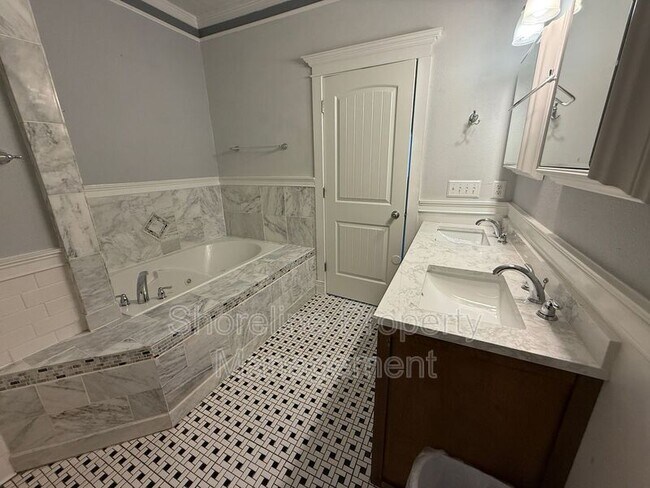 Building Photo - 18165 N Midland Blvd