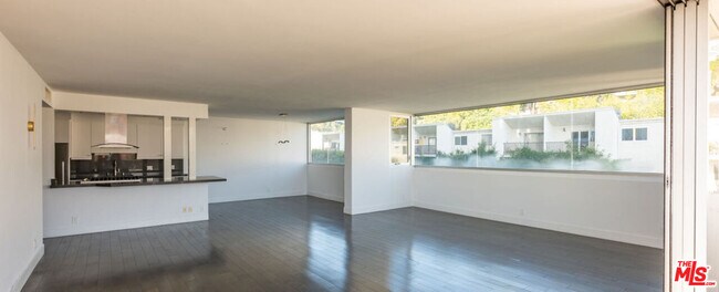 Building Photo - 8787 Shoreham Dr