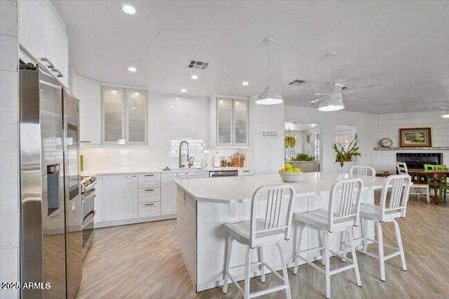 Building Photo - 42803 N Murphy Ave