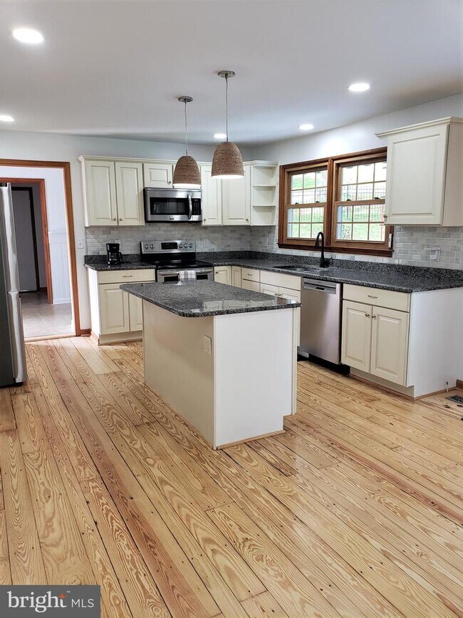 Building Photo - 70 Elk Run Estates Dr