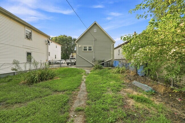 Building Photo - 310 E 138th St