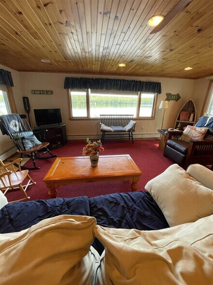 Building Photo - 33 Woods Pond Dr