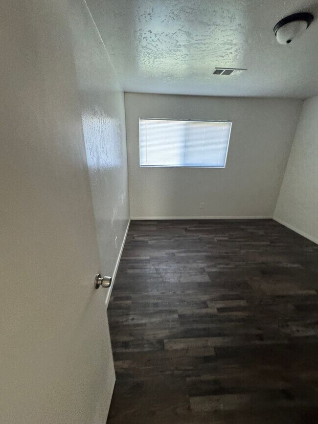 Building Photo - Bridge