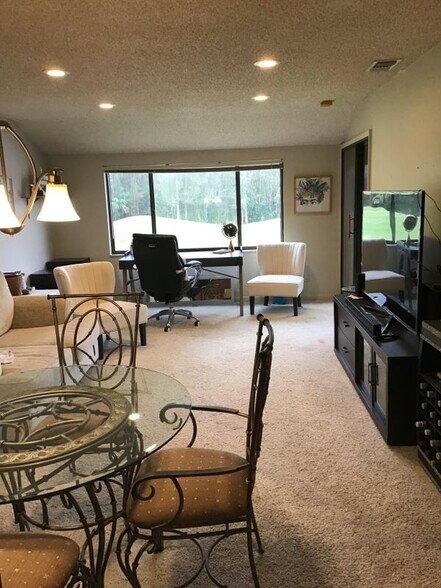 Building Photo - 29300 Bay Hollow Dr