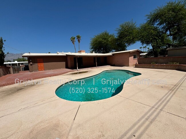 Building Photo - MOVE IN SPECIAL! Remodeled 4 Bed, 2 Bath E...