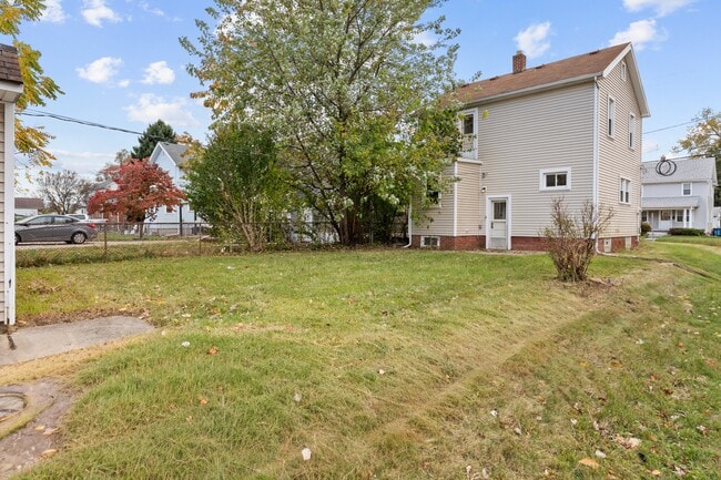 Building Photo - 1001 Woodsdale Ave