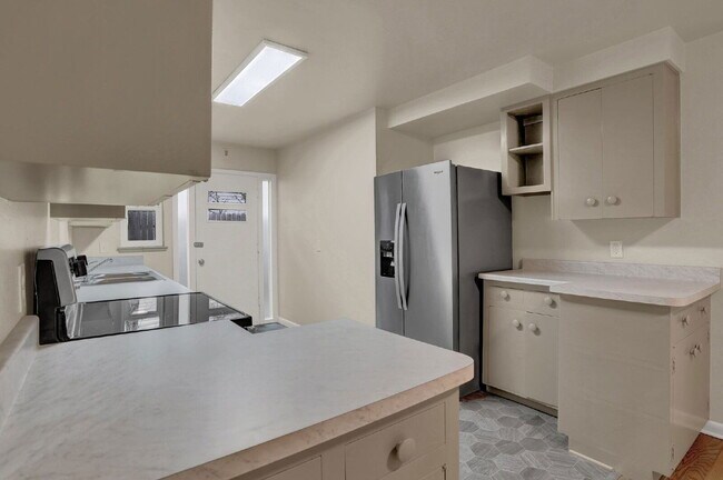 Building Photo - 214 Cheyenne Blvd