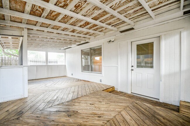 Building Photo - 710 N Fork Ct